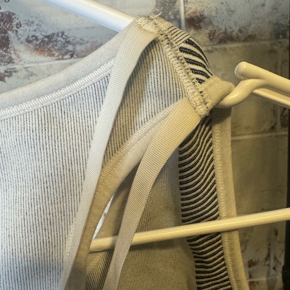 Stylish Gray Sports Bra and Leggings Set Sz L - Picture 12 of 13